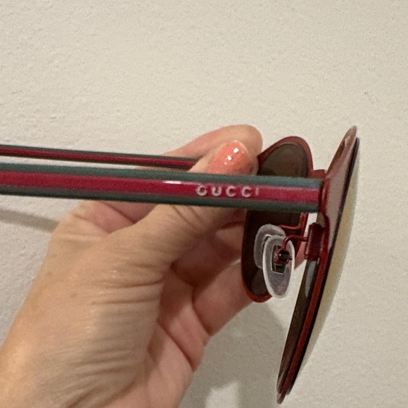 Gucci Red Sunglasses - light scratches and they do not affect visibility - Picture 3 of 11